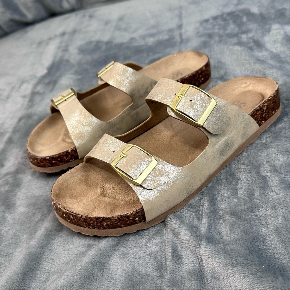 SO girls size 4 gold sandal slide on